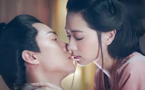 Mỹ nhân có bầu vẫn không ngại đóng cảnh nóng