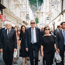 Die drei fixen kandidaten van der bellen, irmgard griss und andreas khol sind zwischen 69 und 74 jahre alt. Ein Instagram Posting Macht Van Der Bellen Zum Bundesboss