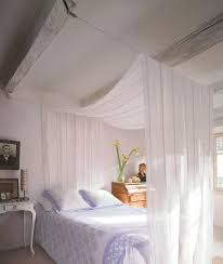 Ciel De Lit 25 Idees Pour L Integrer Dans Votre Chambre Ciel De Lit Chambre Parentale Lit Baldaquin Amenagement Petite Chambre