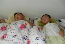 Tắm cho con vào thời điểm này chẳng khác nào d:*:m con xuống bể, bé dễ đ.ột qu.ỵ thậm chí qua đời