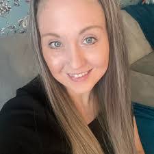 Deidre LeBlanc's Instagram, Twitter & Facebook