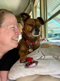 Good morning friends ☕️ Another Monday.. let's do this!! At delivery spot  and while walking my fur baby I picked berries and found this old bottle 😁