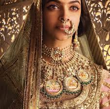 Deepikapadukone Looking Regal In Tanishq For The Upcoming Film Padmavati Goldjewelleryrajasthan Tanishq Jewellery Kundan Jewellery Bridal Indian Jewelry Sets