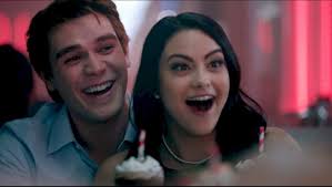 Kj apa plays one of the main characters of the ensemble cast, archie. Riverdale Cast The Real Life Couples Revealed