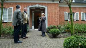 Les avis proviennent de clients qui sont passés par les services de meilleurtaux.com pour leur crédit immobilier. Coronavirus Le Cabinet De La Ministre De L Interieur Dement La Possibilite De Visites De Biens Immobiliers A Domicile Le Soir