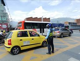 Aunque la medida del pico y placa no aplica para carros particulares en la ciudad, los taxis sí deben cumplirla. Pico Y Placa Para Taxis En Medellin Rota En Primer Semestre De 2021