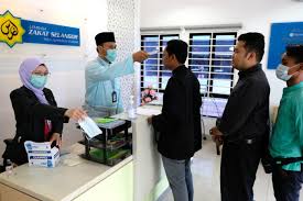 Lzs dalam satu kenyataan di facebook memaklumkan, sebelum ini kakitangan berkenaan telah dikenal pasti sebagai kontak rapat. Lembaga Zakat Selangor Mais Halaman 6