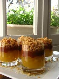 Verrines Pommes Acidulees Caramel Et Crumble Epice Chez Lorette La Table De L Verrine Pomme Crumble Pomme