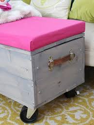 Hocker Mit Radern Und Lagerung Schrank Polsterhocker Selbstgemacht Diy Mobel Ideen Hocker Mit Stauraum