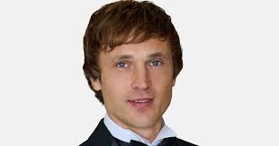 William Moseley as Henry in Royal-ish