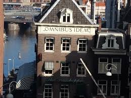 L'hôtel propose des chambres standards et des chambres de luxe, toutes décorées avec goût. Central Station And Grasshopper Picture Of Xo Hotels City Centre Amsterdam Tripadvisor