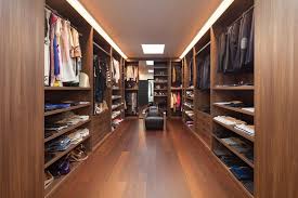 Ankleidezimmer Auf Engstem Raum Begehbarer Kleiderschrank Ankleide Zimmer Und Enge Raume
