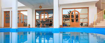 Voyager en autocar reste toujours une meilleure idée pour contempler la beauté du maroc et admirer ses beaux paysages, une thérapie pour l'esprit. Banana Village Villa Shangri La Surf Yoga Villa Aourir Agadir Morocco