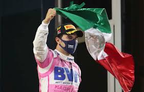 Así, checo pérez se enfiló sin problema al triunfo, con el cual llega a 69 puntos para colocarse tercero del mundial de pilotos, pero sobre todo hizo el trabajo necesario para que max, su coequipero, se mantenga de líder y su equipo también en el mundial de constructores, con 174 unidades, por 148 de mercedes, que hoy no sumó. Sergio Checo Perez El Triunfo De La Constancia Gentleman Mx
