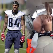 Ass and Booty: Football Player Shows Hole - ThisVid.com