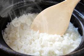 Jika penanak nasi anda memiliki panci yang bisa dilepas, pasangkan kembali pancinya setelah diisi dengan jika nasi ternyata terlalu keras atau kering untuk anda makan, kukus dengan 1/4 cangkir (30 ml) air. Cara Masak Nasi Tanpa Rice Cooker Dijamin Nasi Jadi Jauh Lebih Enak Dan Tetap Pulen Semua Halaman Sajian Sedap