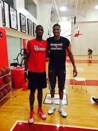 The greek freak playing pick up games with the fans and his older brother in greece showing off the skills and athleticism credit. Renard Buys Houses On Twitter Giannis Antetokounmpo Aka The Greek Freak Is A Goon He S Becoming My Favorite Other Then Tariq Owens He Grew A Inch Since Last Year 6 11 Https T Co Glllqwpvhz
