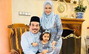 Mahligai cinta 2017 dato sri siti nurhaliza mengenali datuk k melalui rakan perniagaan episod 7. Aafiyah Buat Kek Sempena Anniversary Ke 14 Siti Nurhaliza Datuk K