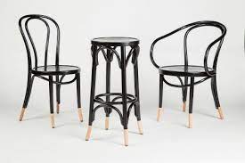 Edwardian bentwood chair, in yew wood, with a curved back and centre splat, surrounded by spindles, on shaped leather seat, turned legs united by stretchers. Painted Bentwood Chairs Barstools Thonet