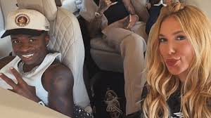 Virgínia e Vini Jr. posam juntos em jatinho rumo à Madri