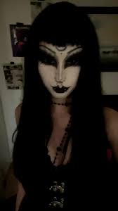 Creative Makeup Looks Inspired by Vampires