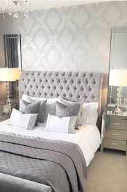 Decoration Luxueuse Chambre Parentale Avec Tete De Lit Grise Matelassee Et Des T Deco Chambre Parents Deco Chambre Parentale Tete De Lit Deco Chambre A Coucher