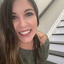 Shanna Hunter's Instagram, Twitter & Facebook