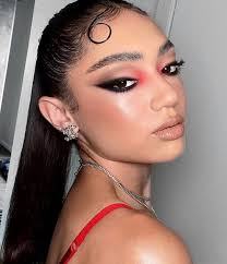 When It Comes To Keeping Up With The Latest Trends We Instantly Turn To Celebrities Having Access To Th Fall Makeup Trend Creative Makeup Looks Makeup Trends