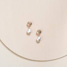 Les perles de culture sont naturelles et peuvent avoir un diamètre en. Boucles D Oreilles Pendantes Coquillage Avec Perle Baroque Ivoire Argent Sterling Or Jaune Ou Blanc 14k Camillette