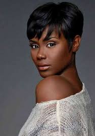 Round face shapes are complemented by myriad hairstyles—there certainly isn't a. Pin On Short Weavon Styles To Fix