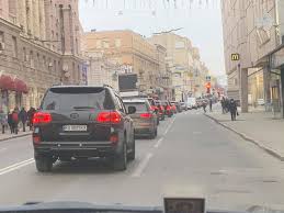 Во время православного богослужения у могилы мэра несколько неизвестных решили запустить фейерверки. 3u6ievdeokuamm