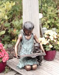 Matilda Bronzefigur Madchen Mit Katze Bronze Figur Und Gartenfiguren