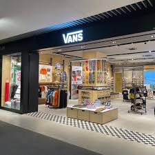 Yoogane, the famous dak galbi chain from south korea has opened its first outlet at 1 utama last weekend. Vans We Are Expanding By Relocating To A Bigger Store At Facebook