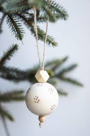 Wooden Christmas Tree Ornament Christmas Bauble Decoration Etsy Christmas Tree Ornaments Christmas Ornaments Wood Beads Diy