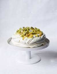 Pavlova Exotique Hivernale Pour 6 Personnes Recettes Elle Recette Pavlova Recette Pavlova Recette Dessert