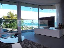 All'interno di storico e prestigioso condominio frontemare. Appartamento Fronte Mare Zona Piazza Marina Jesolo Lido