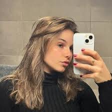 Laura Hanning's Instagram, Twitter & Facebook