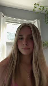 emma sola (@emmasolaaa)