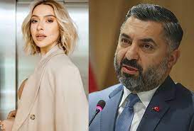 İnternet yayınlarına rtük müdahalesine ilişkin torba yasaya tepki gösteren şarkıcı hadise, artık youtube ve benzeri sitelerdeki içerikleri de rtük inceleyecekmiş. Rtuk Baskani Sahin Hadise Nin Sifir Tolerans Isimli Klibine Ceza Verdik Daha Cok Izlendi
