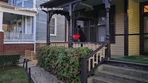 2 retired NYPD officers stop woman allegedly trying to throw gas