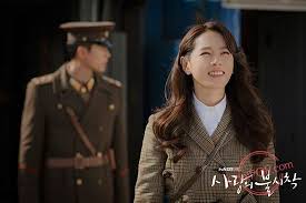 The absolute top secret love story of a chaebol heiress who made an emergency landing in north korea because of a paragliding accident and a north korean special officer who falls in love with her and who is hiding and protecting her. Son Ye Jin Crash Landing On You Episode 5 Fashion Look 1 Codipop Korean Drama Drama Drama Korea