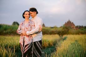 Check spelling or type a new query. Prewedding Adat Jawa Di Sawah Foto Prewedding Tradisional Jawa Anggun Dan Elegan Dalam Satu Foto Wedding Market