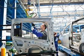 Dacia şi ford sunt singurele companii care construiesc în românia, dar multe alte firme mari au în ţara noastră fabrici de piese şi componente auto. ProducÈ›ii Record Estimate La Ford Craiova Un Autoturism La Fiecare 67 De Secunde Un Motor La Fiecare 42 De Secunde Cursdeguvernare Ro Cursdeguvernare Ro