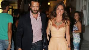 Η photo της μικρής sienna στην αγκαλιά της & οι ξέγνοιαστες βουτιές μαρίνα παντζοπούλου: Gennhse H A8hna Oikonomakoy The Paper