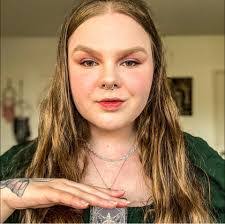 Isabella Weeks's Instagram, Twitter & Facebook