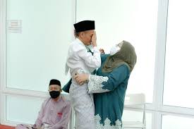 Doa selepas akad nikah untuk istri calon suami wajib hafal. Selepas Akad Nikah Semua Tergamam Anak Lelaki Tunggal Ini Menangis Sujud Cium Kaki Ibu Di Masjid Dia Brutal Sebenarnya Viral Mstar