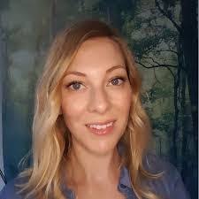 Amber Wells's Instagram, Twitter & Facebook