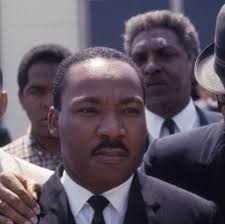 Happy #martinlutherkingday ! May we all continue to strive to achieve  #martinlutherking 's dream of racial and economic equality 💣 Photos via  @berniceaking , who said, “My father didn't live, lead with