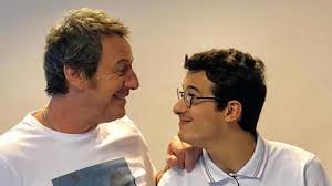✭ bienvenue sur mon twitter officiel ✭ comédien• diffuseur d'ondes positives. Paul 12 Coups De Midi Ces Comportements De Jean Luc Reichmann En Coulisses Qui L