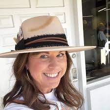 Fidelity National Title Idaho is beyond thrilled to welcome Tonya Reeves to  the team as an Escrow Officer!🔥👏🏼 If you don't know Tonya already, we  can't wait to introduce her to you!